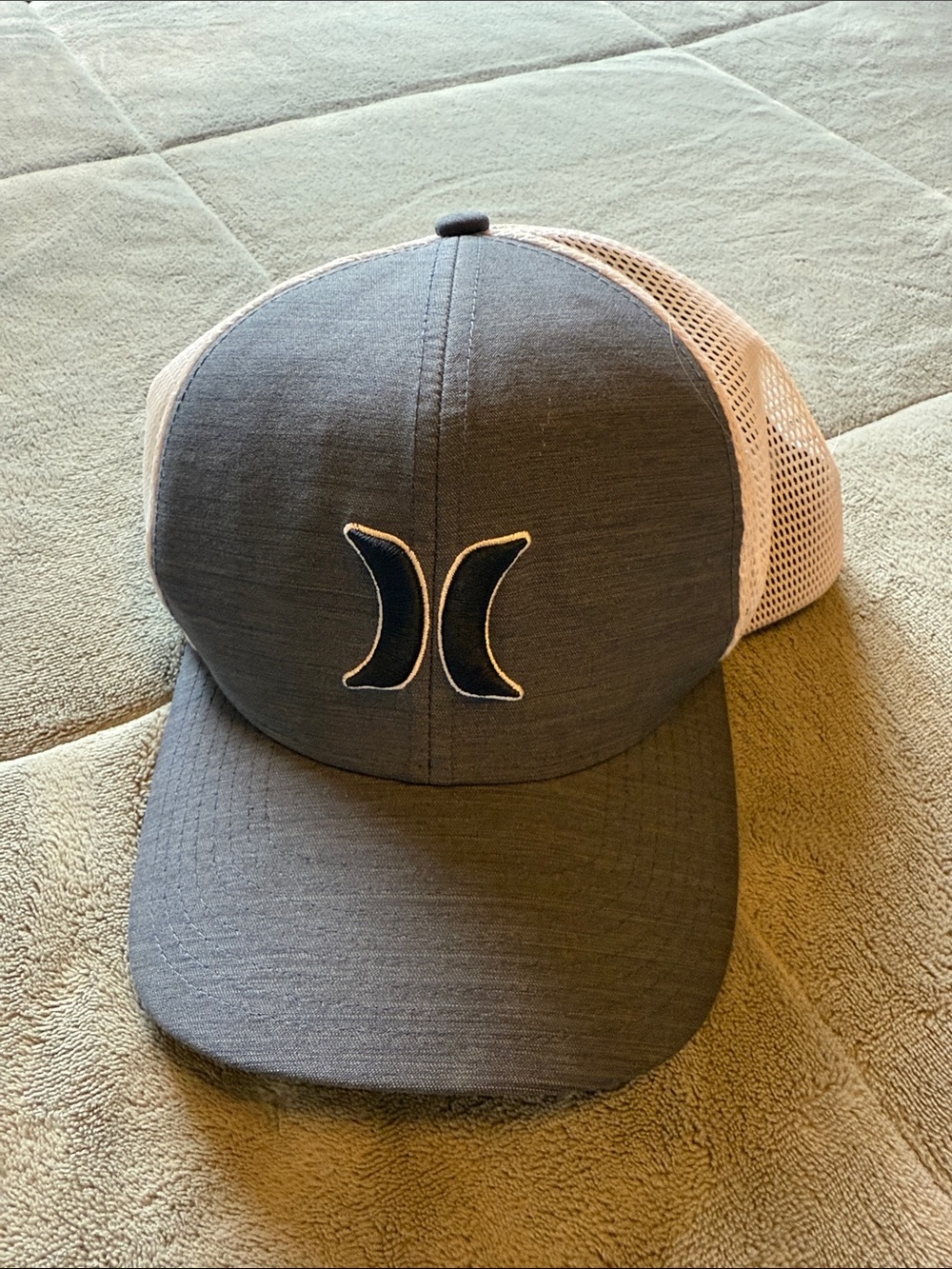 Hurley Men’s Gray Front with White Mesh Trucker Hat